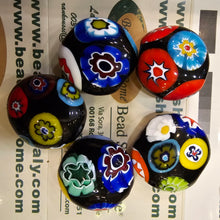 Load image into Gallery viewer, Murrini Glass beads shining