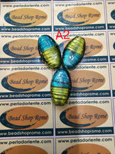 Load image into Gallery viewer, Silver Foil bicolours glass beads 2 cm / 1.8 x2.8 cm