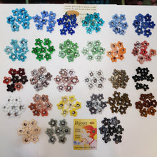 Load image into Gallery viewer, New Flowers 2 cm Old Technique Glass Beads