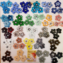 Load image into Gallery viewer, New Flowers 4 cm old Technique Glass Beads