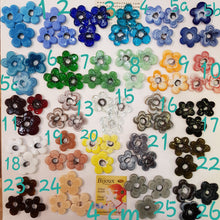 Load image into Gallery viewer, New Flowers 4 cm old Technique Glass Beads