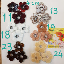 Load image into Gallery viewer, New Flowers 4 cm old Technique Glass Beads