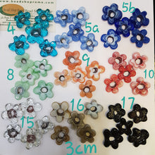 Load image into Gallery viewer, New Flowers 3 cm old Technique Glass Beads