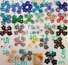 Load image into Gallery viewer, New Flowers 3 cm old Technique Glass Beads