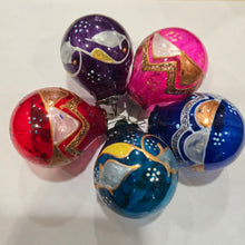 Load image into Gallery viewer, Small  round Ornaments Group 5 balls ,5 cm.
