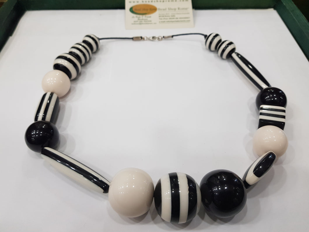Black & White Resin Beads necklace , Free Shipping