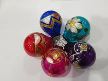 Load image into Gallery viewer, Small  round Ornaments Group 5 balls ,5 cm.
