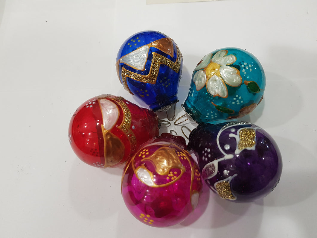 Small  round Ornaments Group 5 balls ,5 cm.
