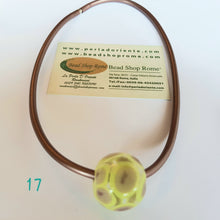 Load image into Gallery viewer, Necklace green transparent 17
