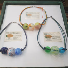 Load image into Gallery viewer, Necklace unique blown glass balls Tris A
