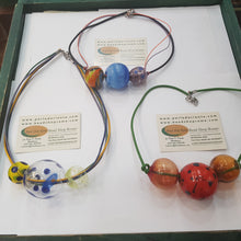 Load image into Gallery viewer, Necklace unique blown glass balls Tris  B
