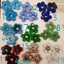 Load image into Gallery viewer, New Flowers 4 cm old Technique Glass Beads
